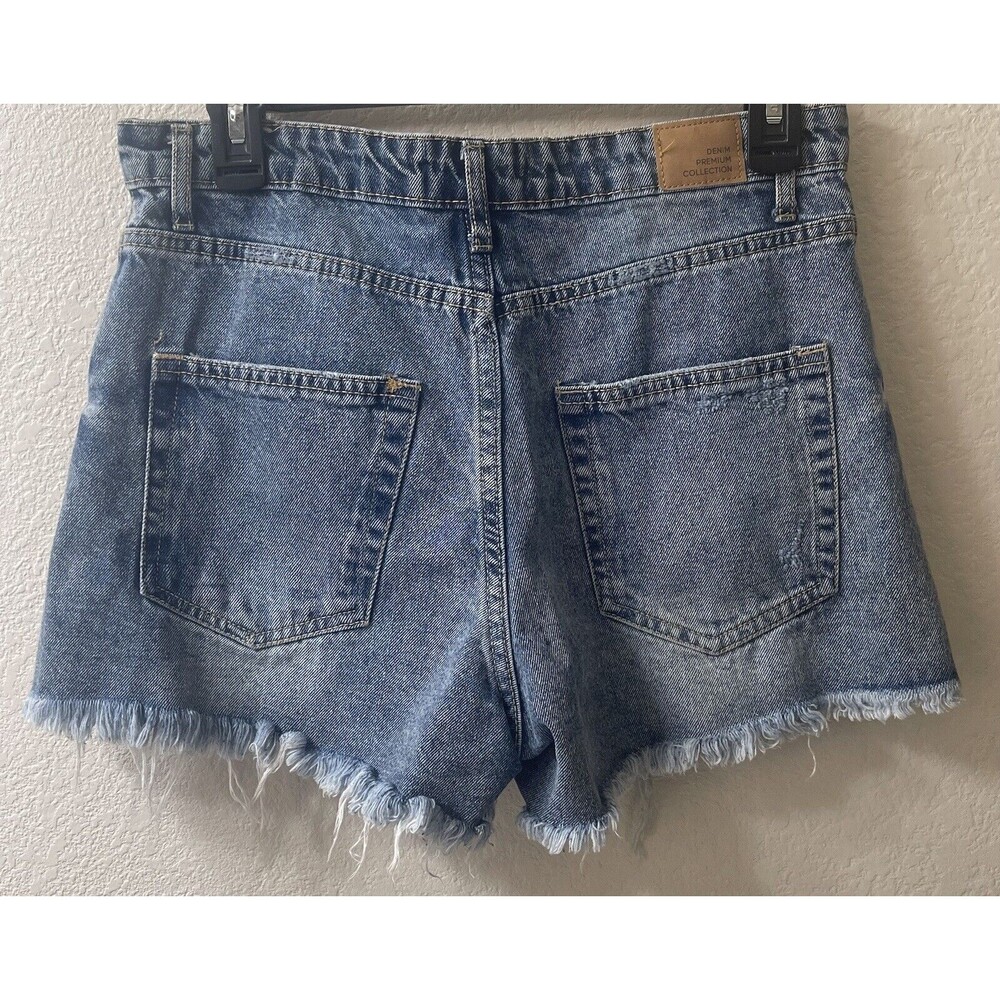 LOVE TREE DENIM JEAN SHORTS SIZE M FRAYED DISTRESSED (see pics for measurements) - Picture 6 of 10